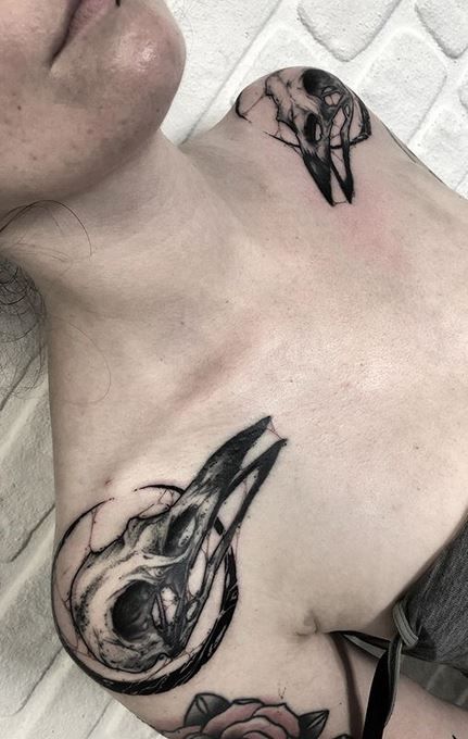 shoulders skuls blackwork tattoo