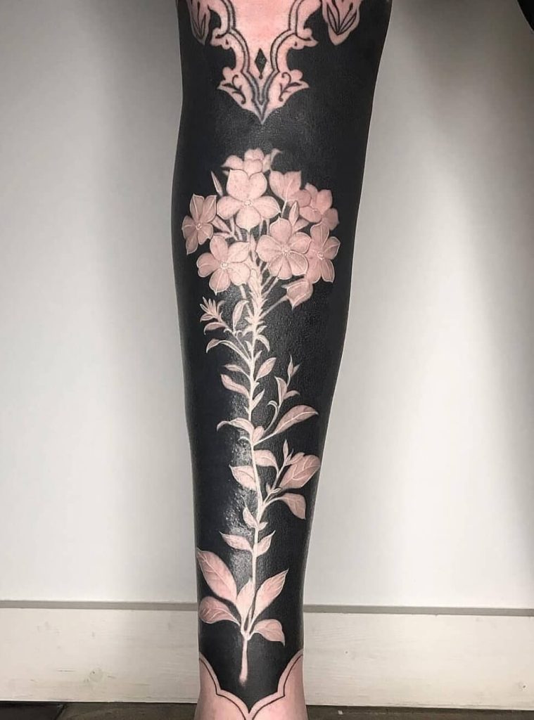 blackwork tattoo leg