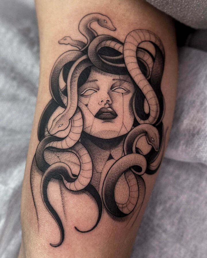 medusa gorgona blackwork tattoo